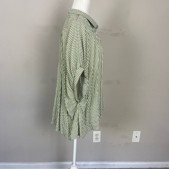 BUTTON UP OVERSIZED STRIPED SHORT SLEEVE TOP IN WHITE AND GREEN SIZE SMALL - Picture 9 of 16